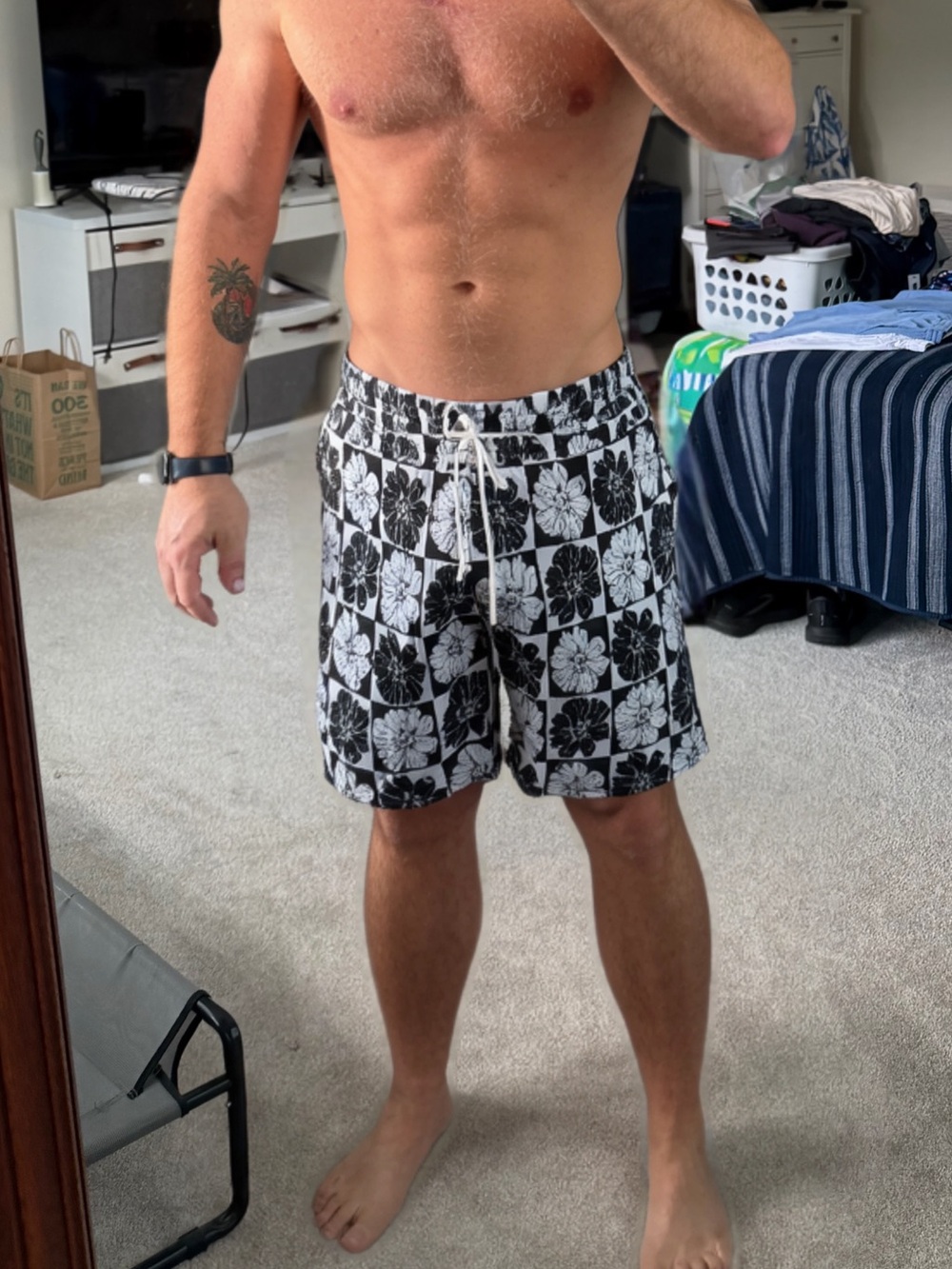 Men’s INC Black & White Floral Swim Trunks XXL
